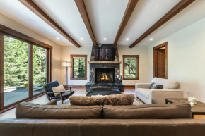 Arcadia Manor on the West Shore - Newly Built - 5 BR w Wet Bar EV Charger and Air Conditioning